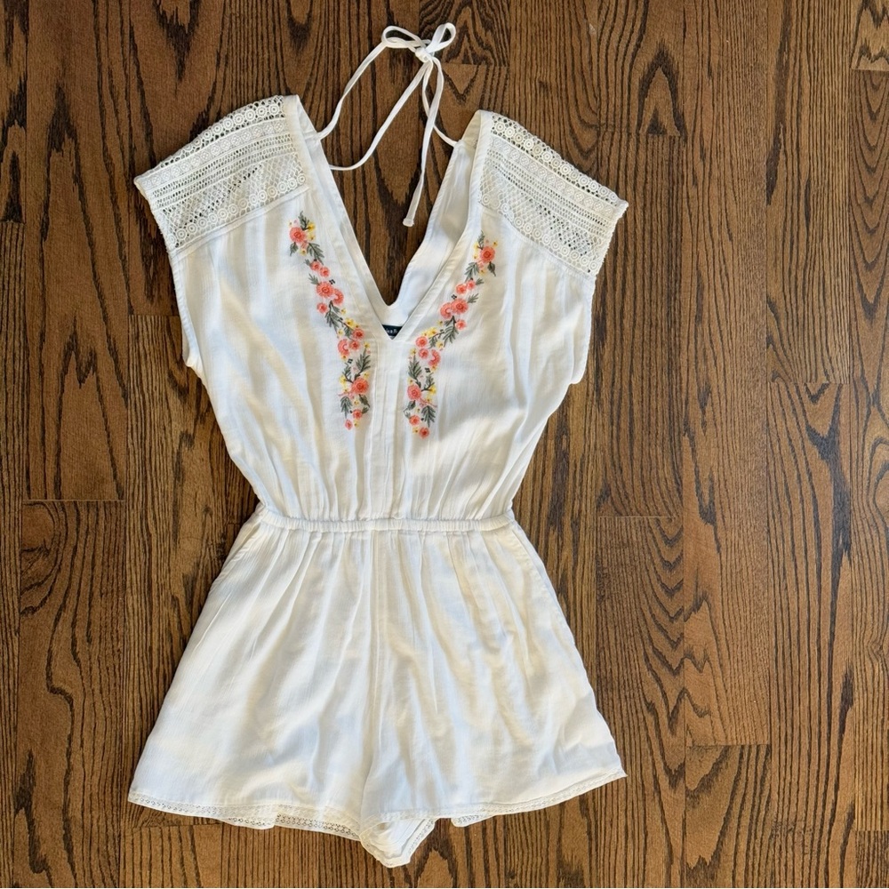 Abercrombie & Fitch White Tie-Back Romper size xs